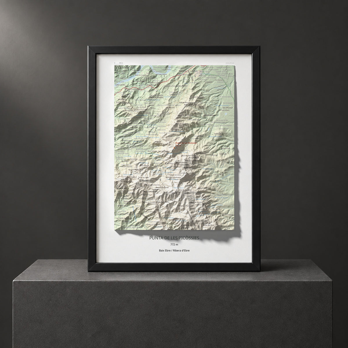 Mapa de relieve de Punta de les Picòssies, 772 m, Baix Ebre · Ribera d'Ebre, lámina 100 Cims de Trobart. Presentación enmarcada. 30 × 40 cm.