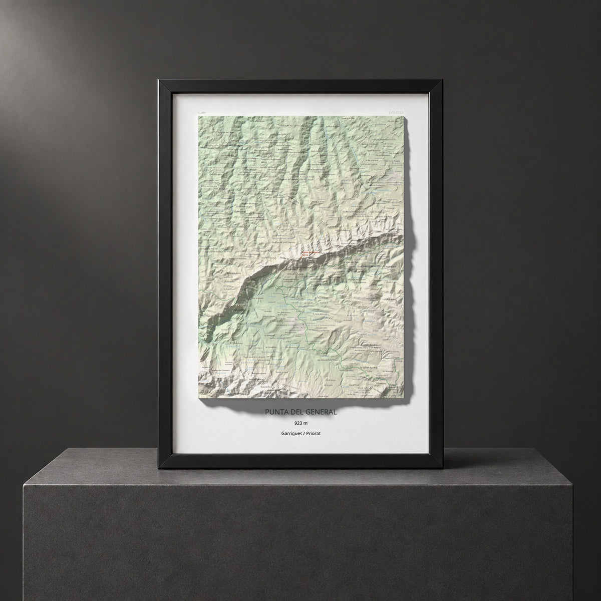 Mapa de relieve de Punta del General, 923 m, Garrigues · Priorat, lámina 100 Cims de Trobart. Presentación enmarcada. 50 × 70 cm.