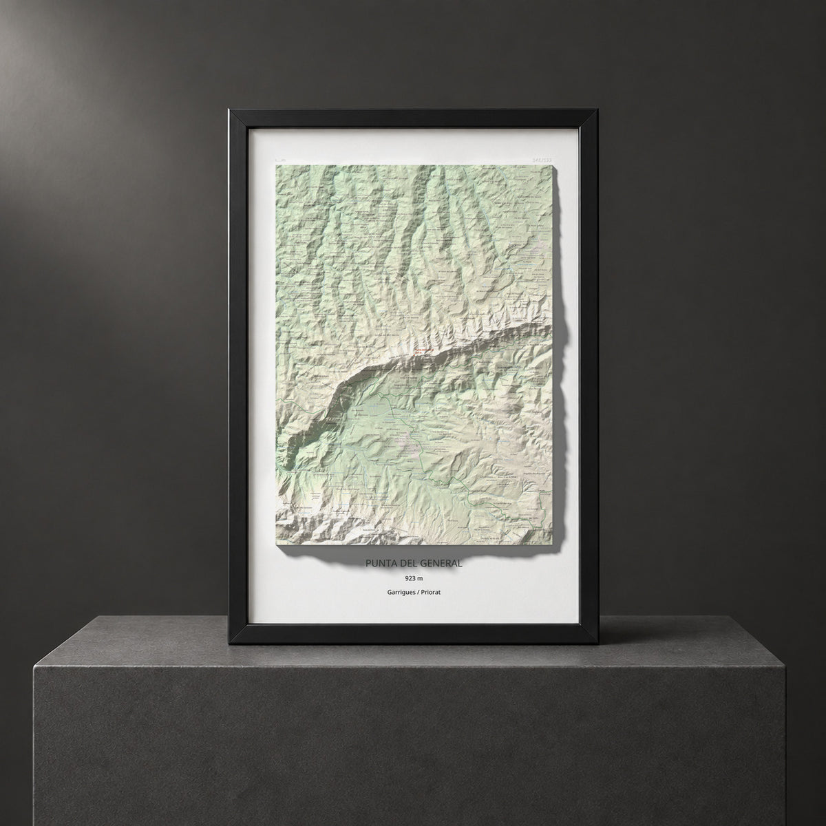 Mapa de relieve de Punta del General, 923 m, Garrigues · Priorat, lámina 100 Cims de Trobart. Presentación enmarcada. 61 × 91 cm.