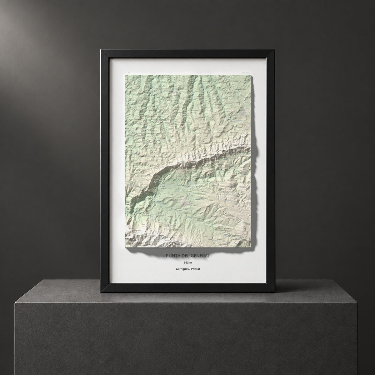 Mapa de relieve de Punta del General, 923 m, Garrigues · Priorat, lámina 100 Cims de Trobart. Presentación enmarcada. 70 × 100 cm.