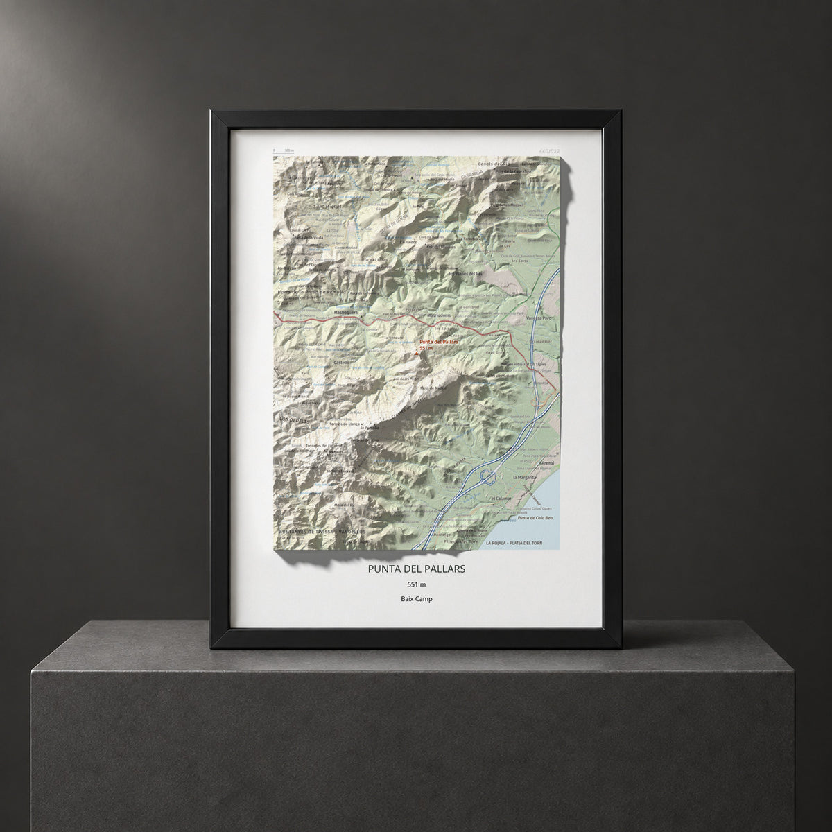 Mapa topográfico del relieve: Punta del Pallars, 551 m. Presentación enmarcada. 30 × 40 cm.