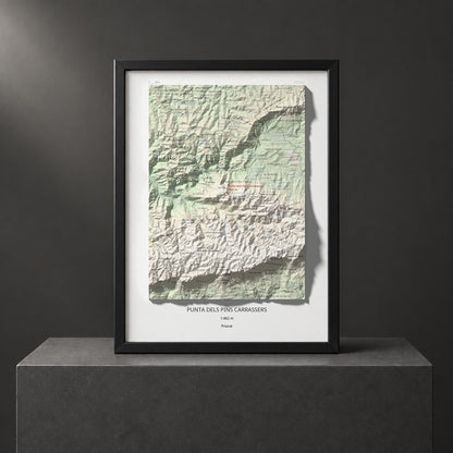 Mapa de relieve de Punta dels Pins Carrassers, 1062 m, Priorat, lámina 100 Cims de Trobart. Presentación enmarcada. 30 × 40 cm.