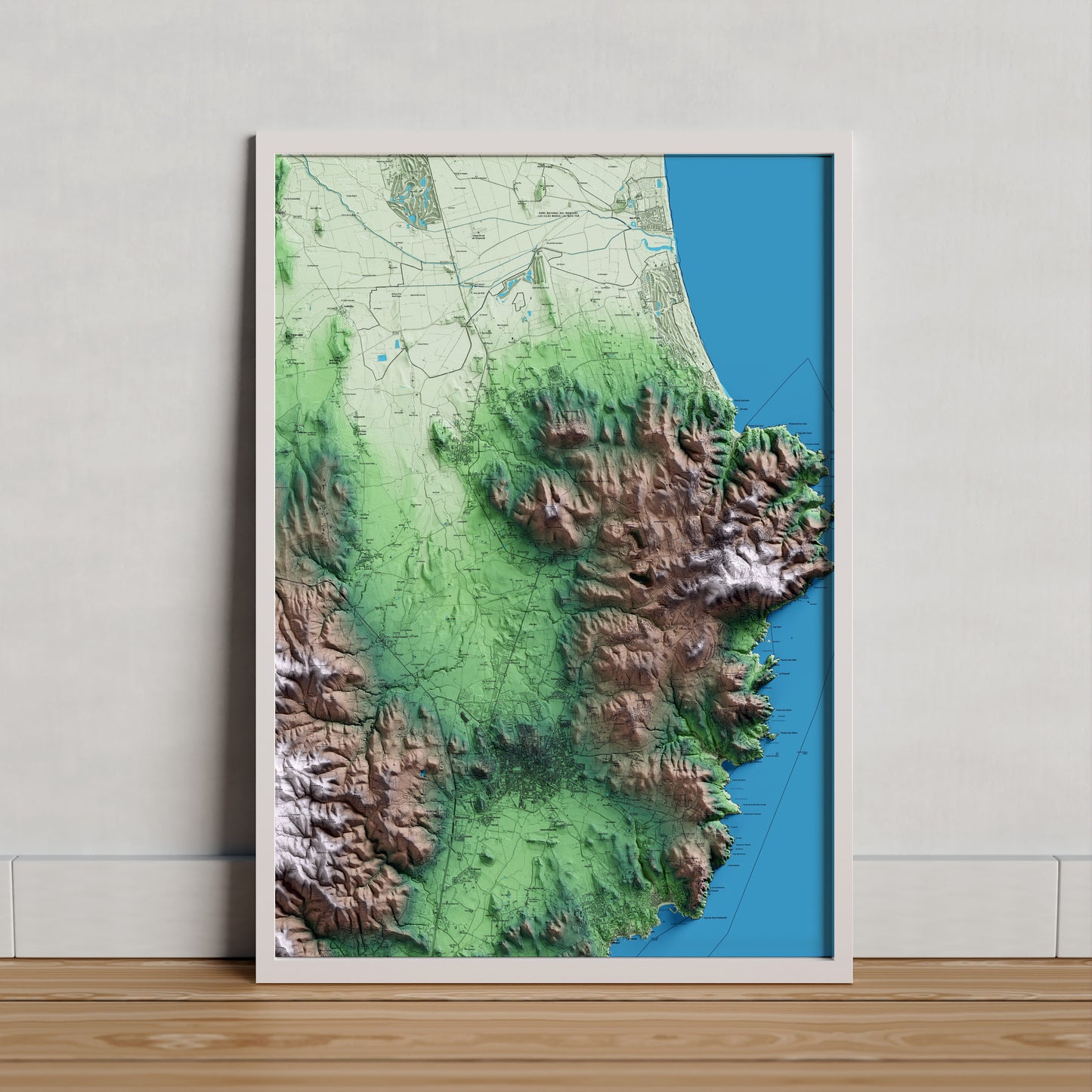 Mapa artístico del relieve de Regencós, al Baix Empordà, con 15 km de entorno y base topográfica ICGC. Presentación enmarcada.