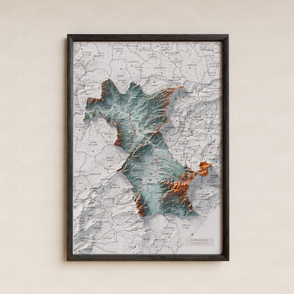 Mapa de relieve de la Ribera d’Ebre, con el territorio en color y el entorno en blanco. Presentación con marco. 21 × 30 cm. Estilo Azul y naranja.