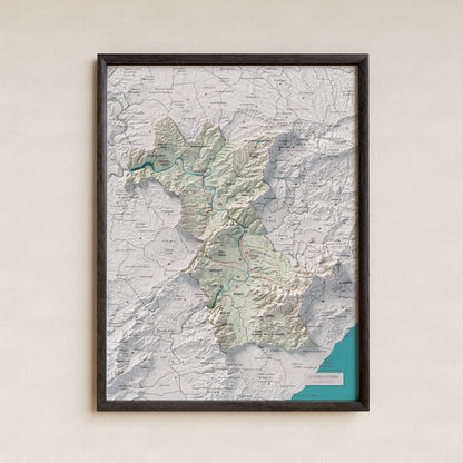 Mapa de relieve de la Ribera d’Ebre, con el territorio en color y el entorno en blanco. Presentación con marco. 30 × 40 cm. Estilo Cartográfico.