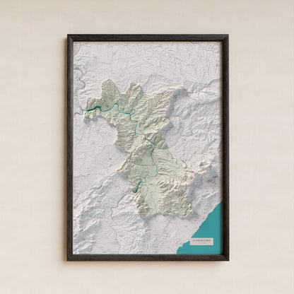 Mapa de relieve de la Ribera d’Ebre, con el territorio en color y el entorno en blanco. Presentación con marco. 70 × 100 cm. Estilo Cartográfico.