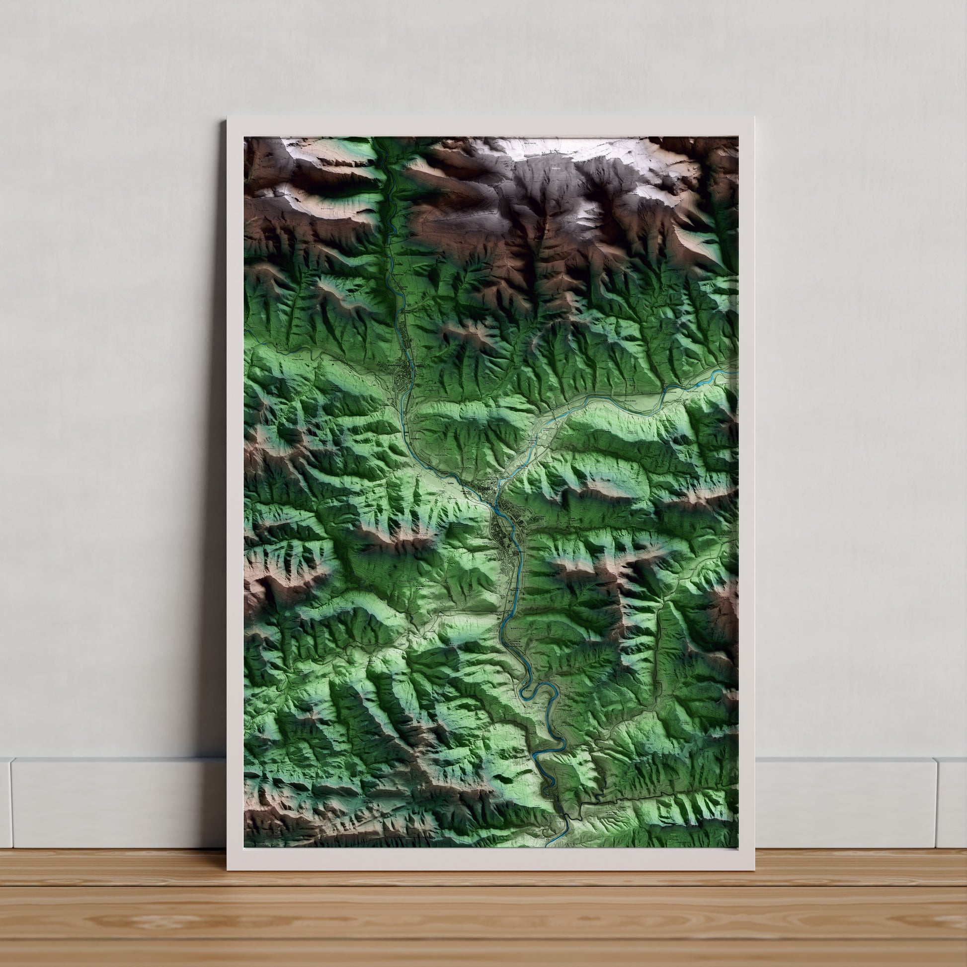 Mapa artístico del relieve de Ripoll, al Ripollès, con 15 km de entorno y base topográfica ICGC. Presentación enmarcada.