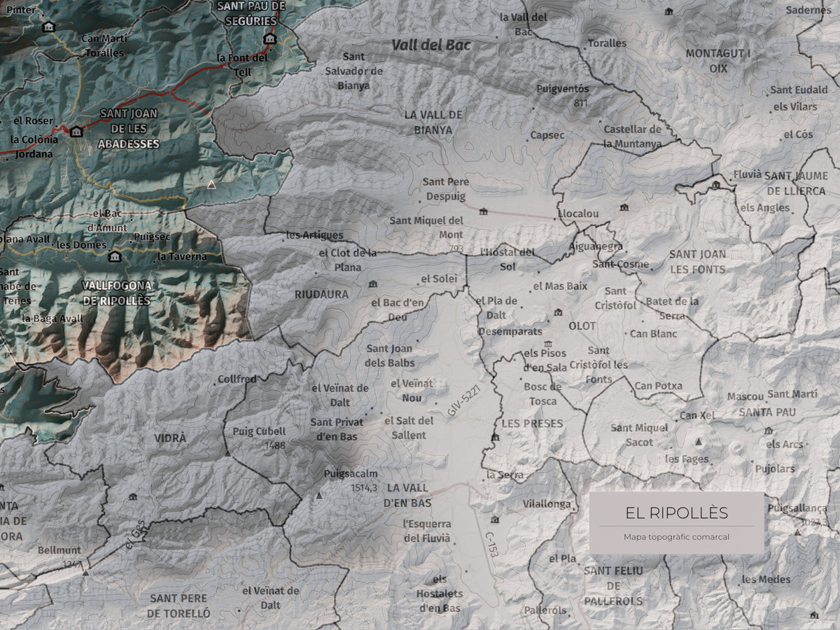 Mapa de relleu del Ripollès, amb el territori en color i l’entorn en blanc. Detall de la part inferior dreta. 30 × 40 cm. Estil Blau i taronja.