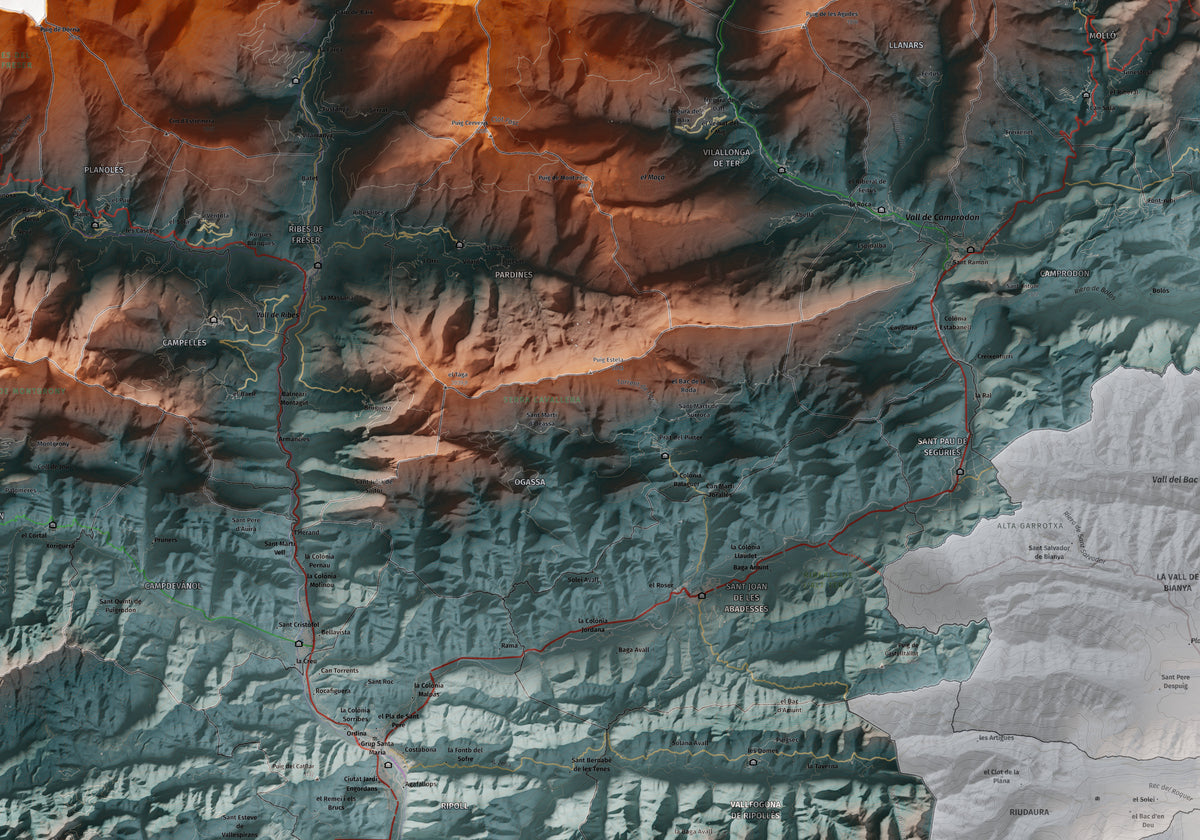 Mapa de relleu del Ripollès, amb el territori en color i l’entorn en blanc. Detall de la part central. 70 × 100 cm. Estil Blau i taronja.