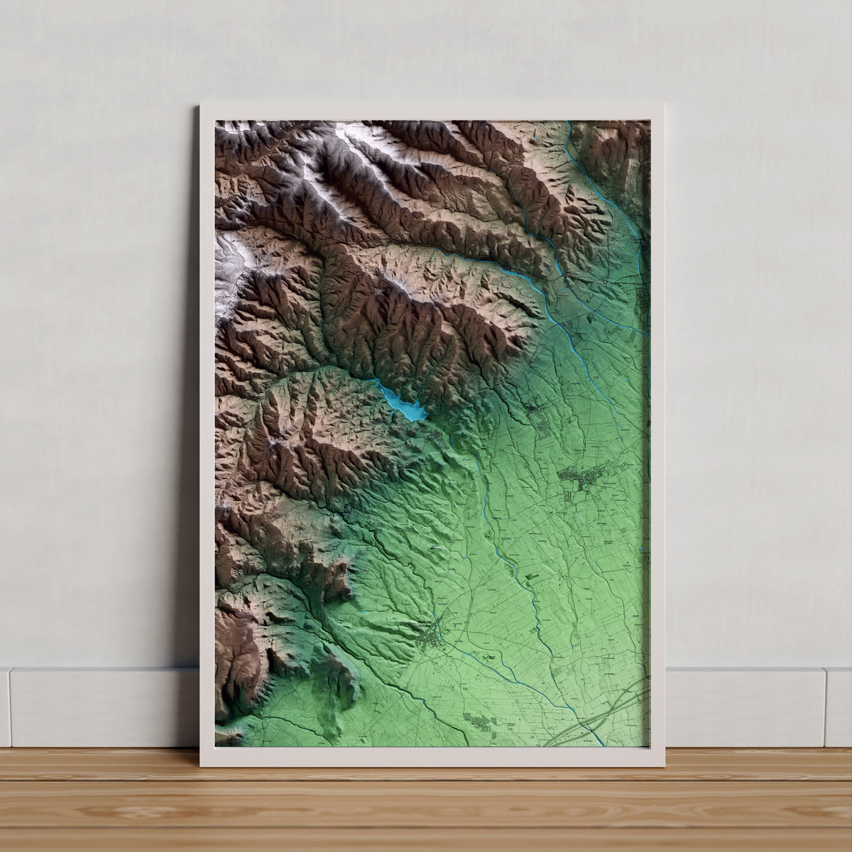 Mapa artístico del relieve de Riudecanyes, al Baix Camp, con 15 km de entorno y base topográfica ICGC. Presentación enmarcada.