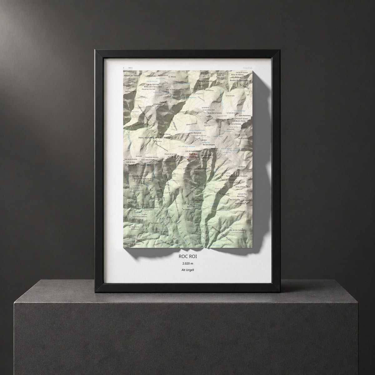 Mapa de relieve de Roc Roi, 2020 m, Alt Urgell, lámina 100 Cims de Trobart. Presentación enmarcada. 30 × 40 cm.