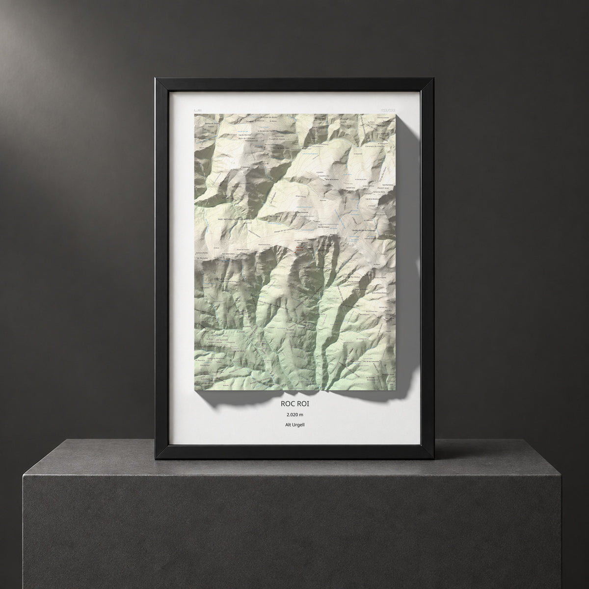 Mapa de relieve de Roc Roi, 2020 m, Alt Urgell, lámina 100 Cims de Trobart. Presentación enmarcada. 50 × 70 cm.