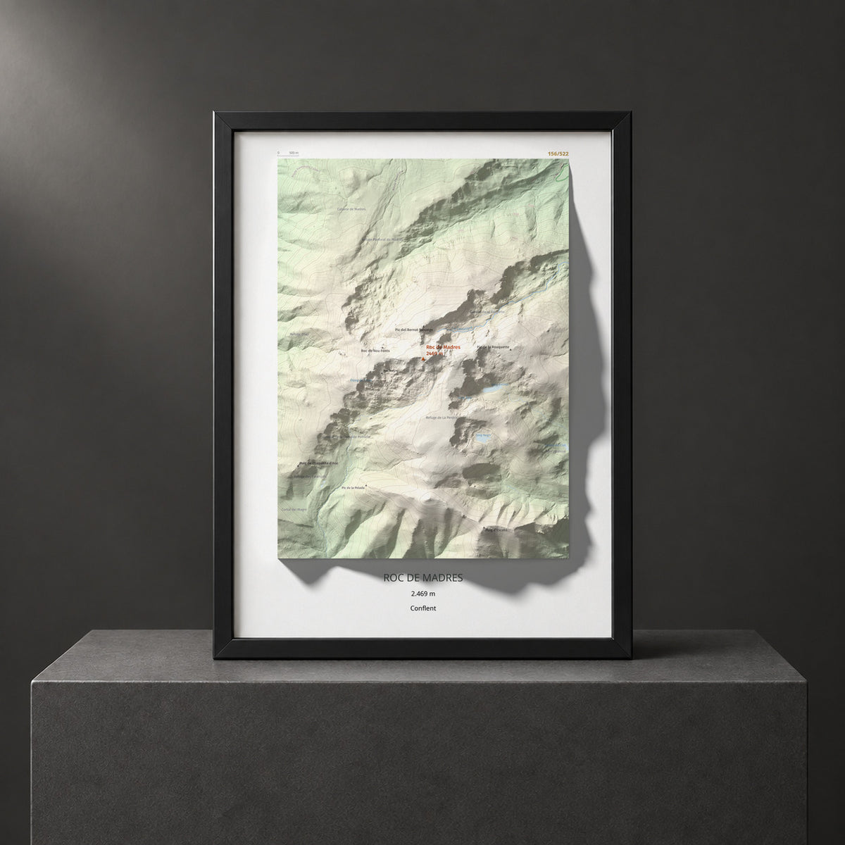 Mapa de relieve de Roc de Madres, 2469 m, Conflent, lámina 100 Cims de Trobart. Presentación enmarcada. 30 × 40 cm.