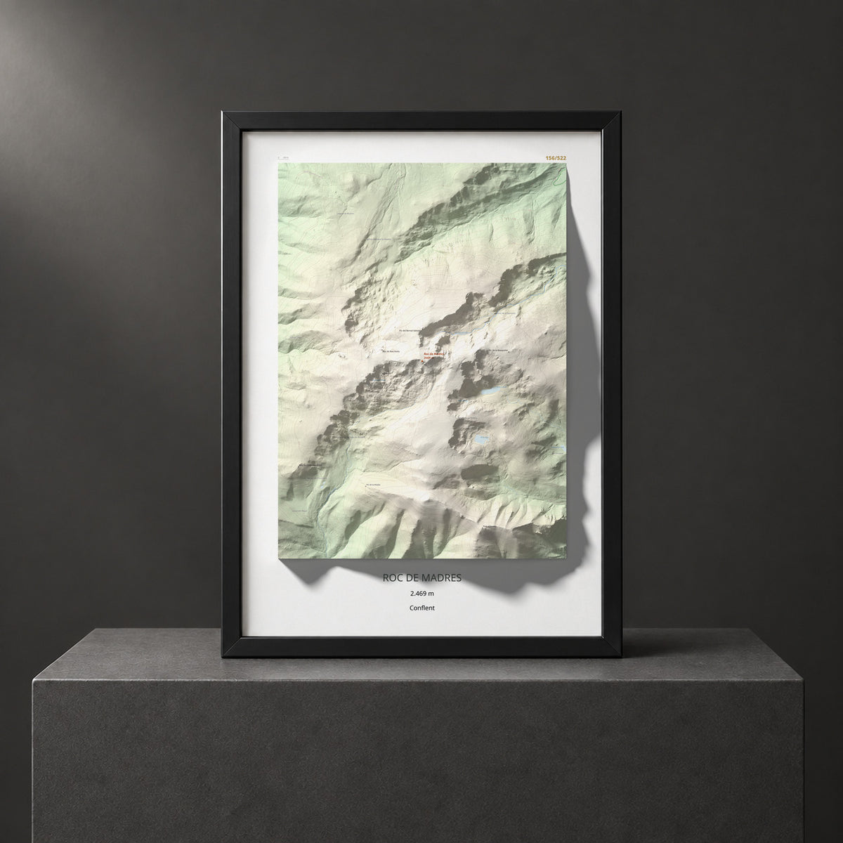 Mapa de relieve de Roc de Madres, 2469 m, Conflent, lámina 100 Cims de Trobart. Presentación enmarcada. 50 × 70 cm.