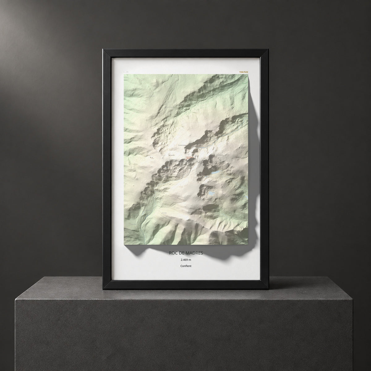 Mapa de relieve de Roc de Madres, 2469 m, Conflent, lámina 100 Cims de Trobart. Presentación enmarcada. 61 × 91 cm.