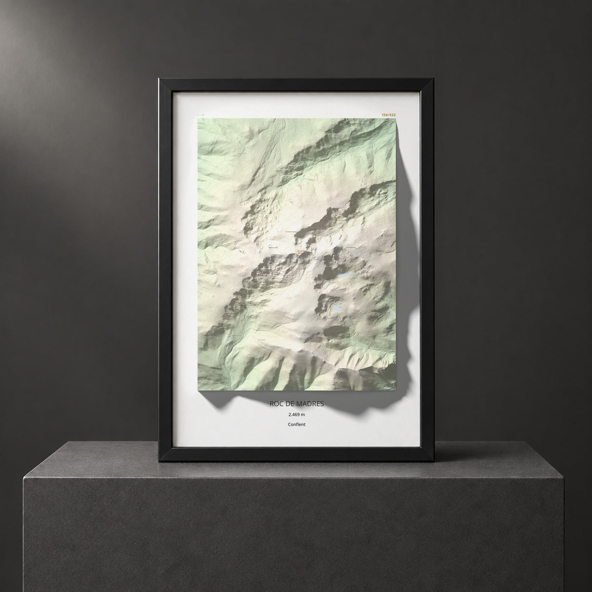 Mapa de relieve de Roc de Madres, 2469 m, Conflent, lámina 100 Cims de Trobart. Presentación enmarcada. 70 × 100 cm.