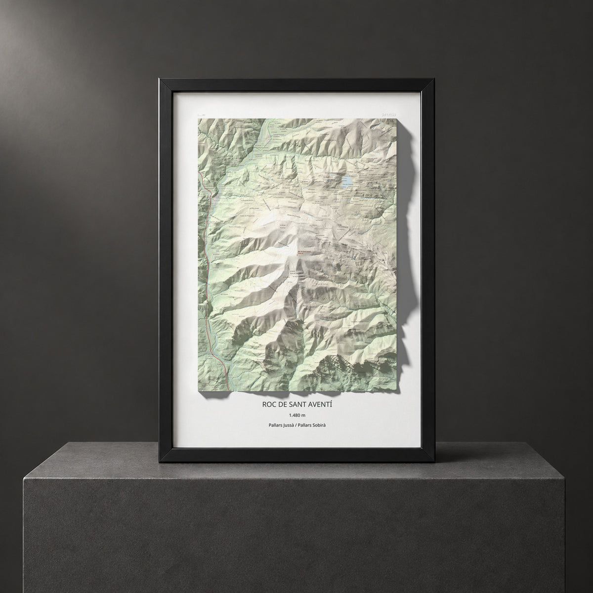Mapa de relieve de Roc de Sant Aventí, 1480 m, Pallars Jussà · Pallars Sobirà, lámina 100 Cims de Trobart. Presentación enmarcada. 70 × 100 cm.