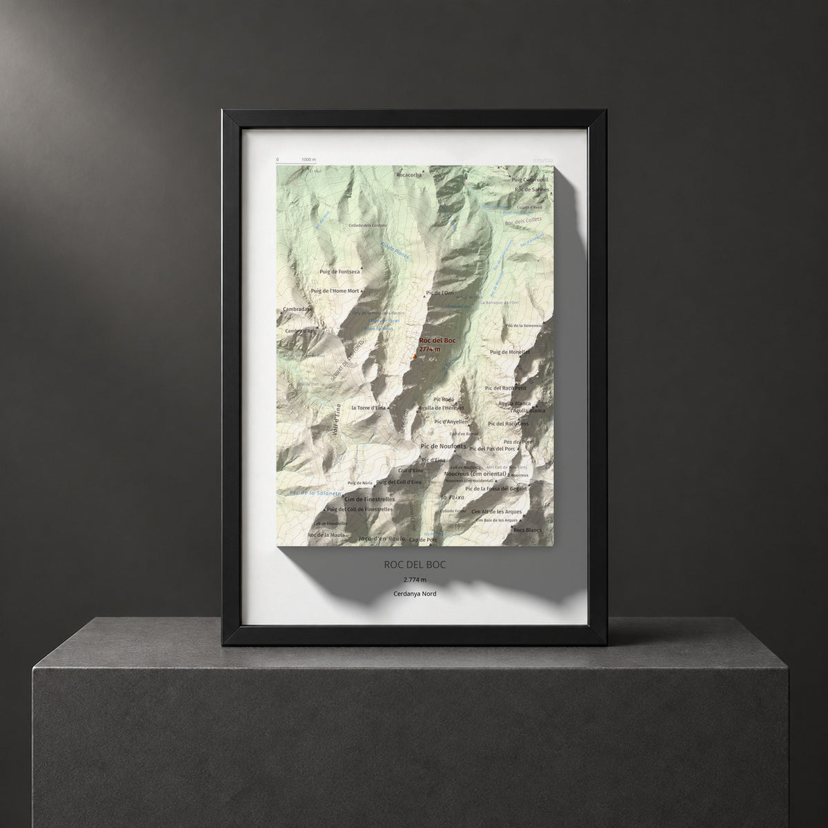 Mapa de relieve de Roc del Boc, 2774 m, Cerdanya Nord, lámina 100 Cims de Trobart. Presentación enmarcada. 21 × 30 cm.