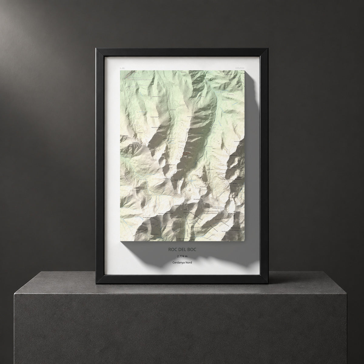 Mapa de relieve de Roc del Boc, 2774 m, Cerdanya Nord, lámina 100 Cims de Trobart. Presentación enmarcada. 50 × 70 cm.