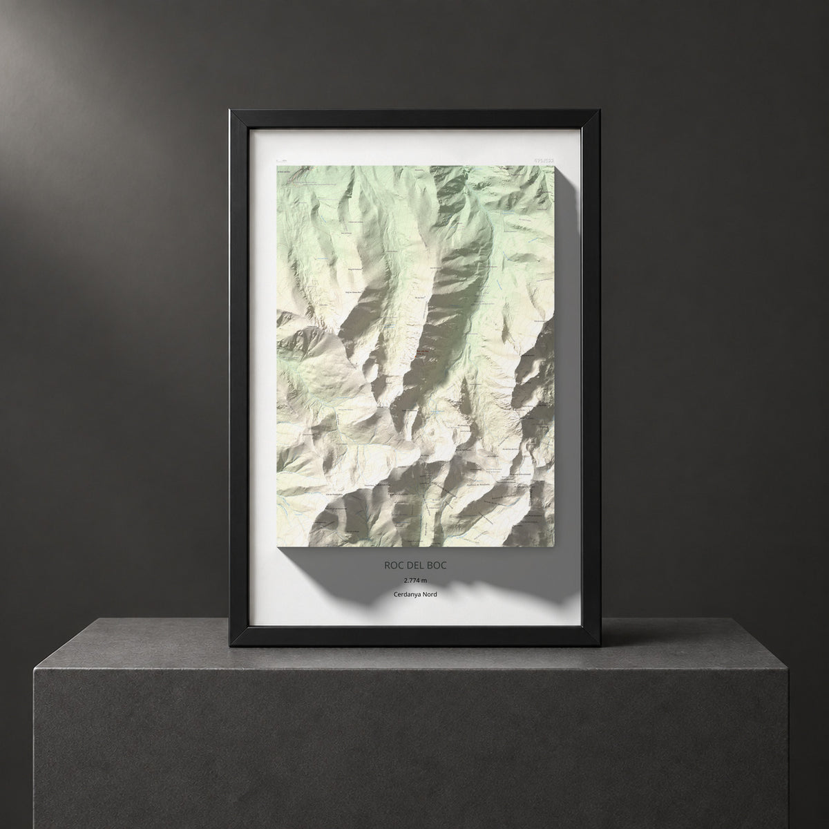 Mapa de relieve de Roc del Boc, 2774 m, Cerdanya Nord, lámina 100 Cims de Trobart. Presentación enmarcada. 61 × 91 cm.