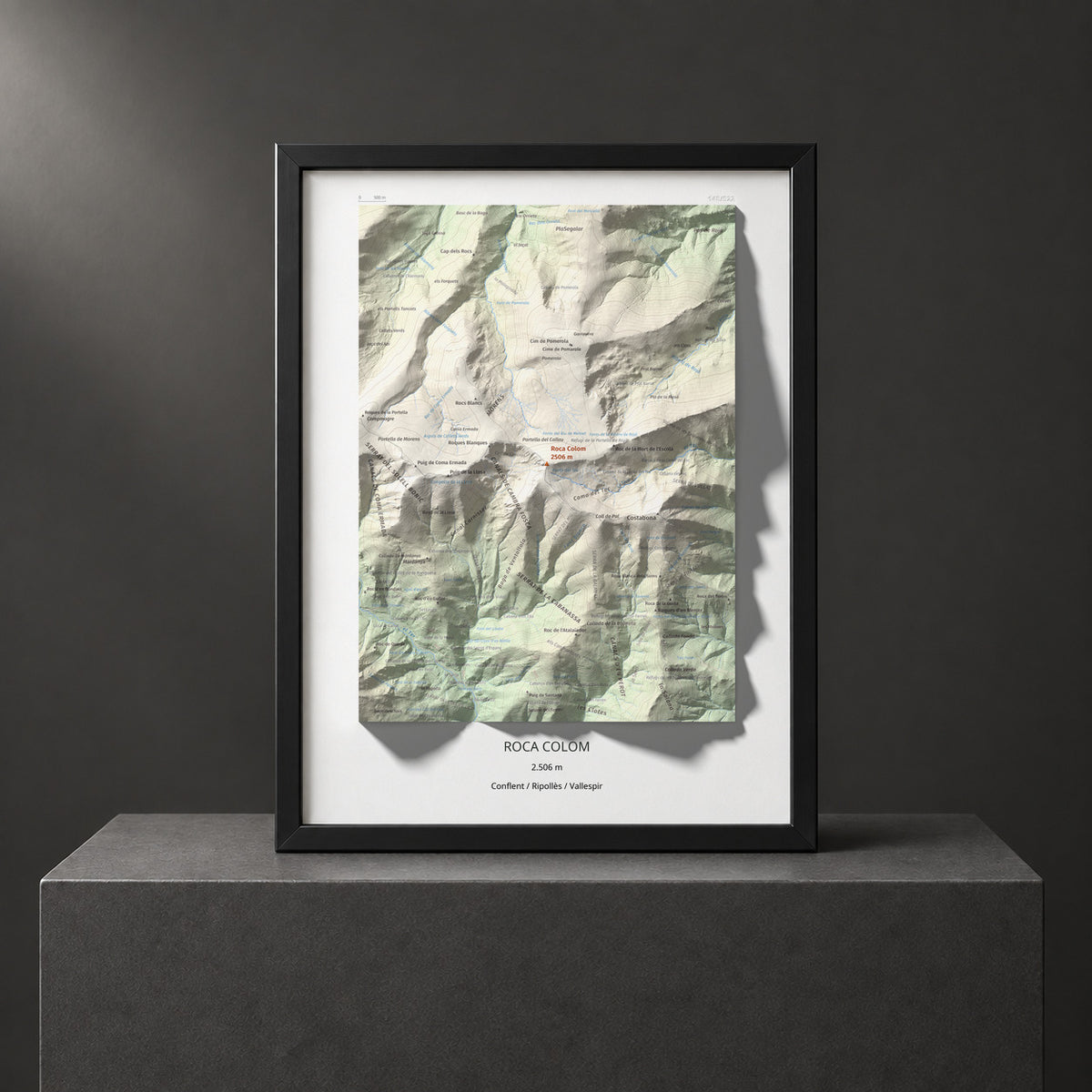 Mapa de relieve de Roca Colom, 2506 m, Conflent · Ripollès · Vallespir, lámina 100 Cims de Trobart. Presentación enmarcada. 30 × 40 cm.
