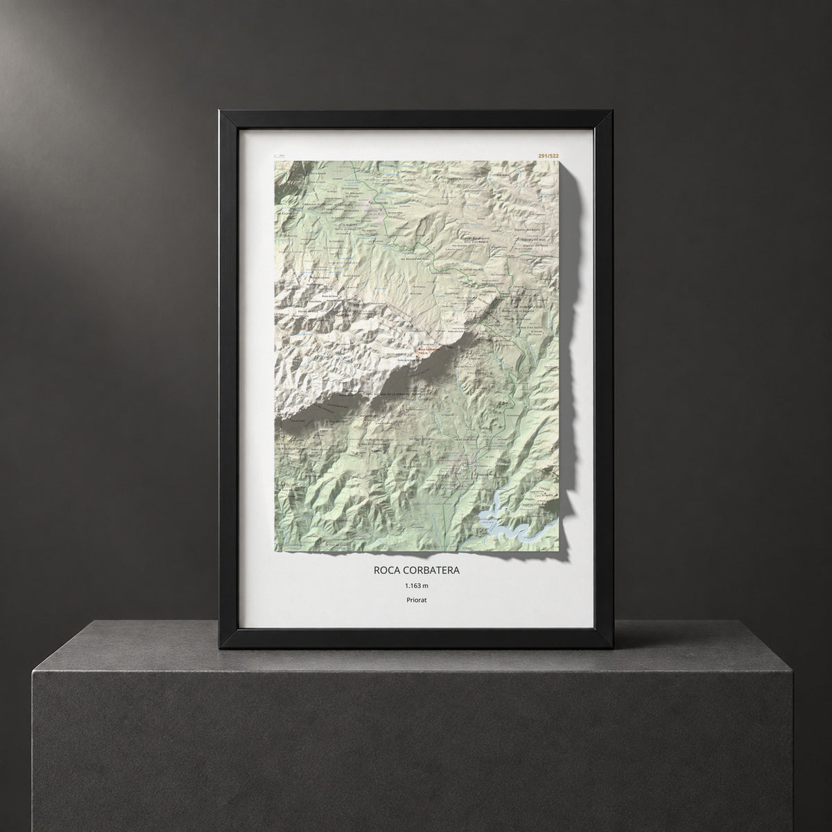 Mapa de relieve de Roca Corbatera, 1163 m, Priorat, lámina 100 Cims de Trobart. Presentación enmarcada. 50 × 70 cm.