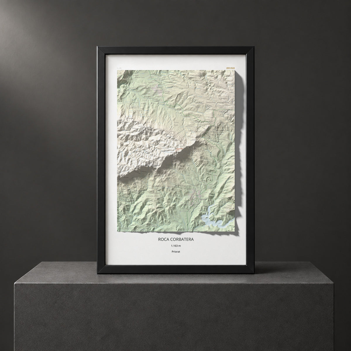 Mapa de relieve de Roca Corbatera, 1163 m, Priorat, lámina 100 Cims de Trobart. Presentación enmarcada. 61 × 91 cm.
