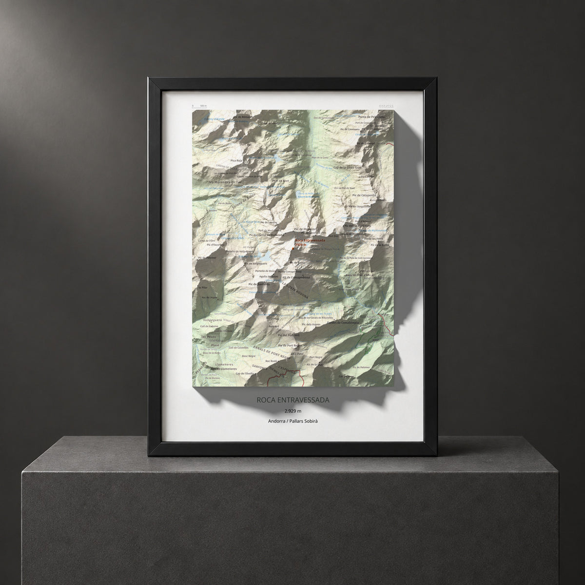 Mapa de relieve de Roca Entravessada, 2929 m, Andorra · Pallars Sobirà, lámina 100 Cims de Trobart. Presentación enmarcada. 30 × 40 cm.