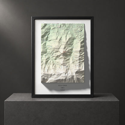 Mapa de relieve de Roca Gran, 2088 m, Cerdanya, lámina 100 Cims de Trobart. Presentación enmarcada. 30 × 40 cm.