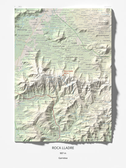 Mapa de relieve de Roca Lladre, 907 m, Garrotxa, lámina 100 Cims de Trobart 30 × 40 cm.