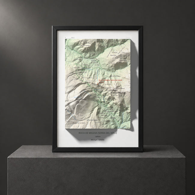 Mapa de relieve de Roca de Migdia (Serra del Verd), 1870 m, Alt Urgell · Solsonès, lámina 100 Cims de Trobart. Presentación enmarcada. 21 × 30 cm.