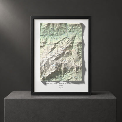 Mapa de relieve de Roca del Joc (Roca de la Devesa Jussana), 1615 m, Berguedà, lámina 100 Cims de Trobart. Presentación enmarcada. 30 × 40 cm.