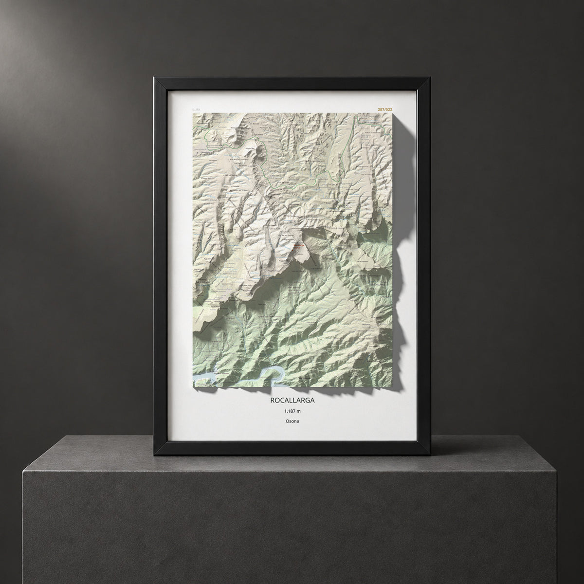 Mapa de relieve de Rocallarga, 1187 m, Osona, lámina 100 Cims de Trobart. Presentación enmarcada. 50 × 70 cm.