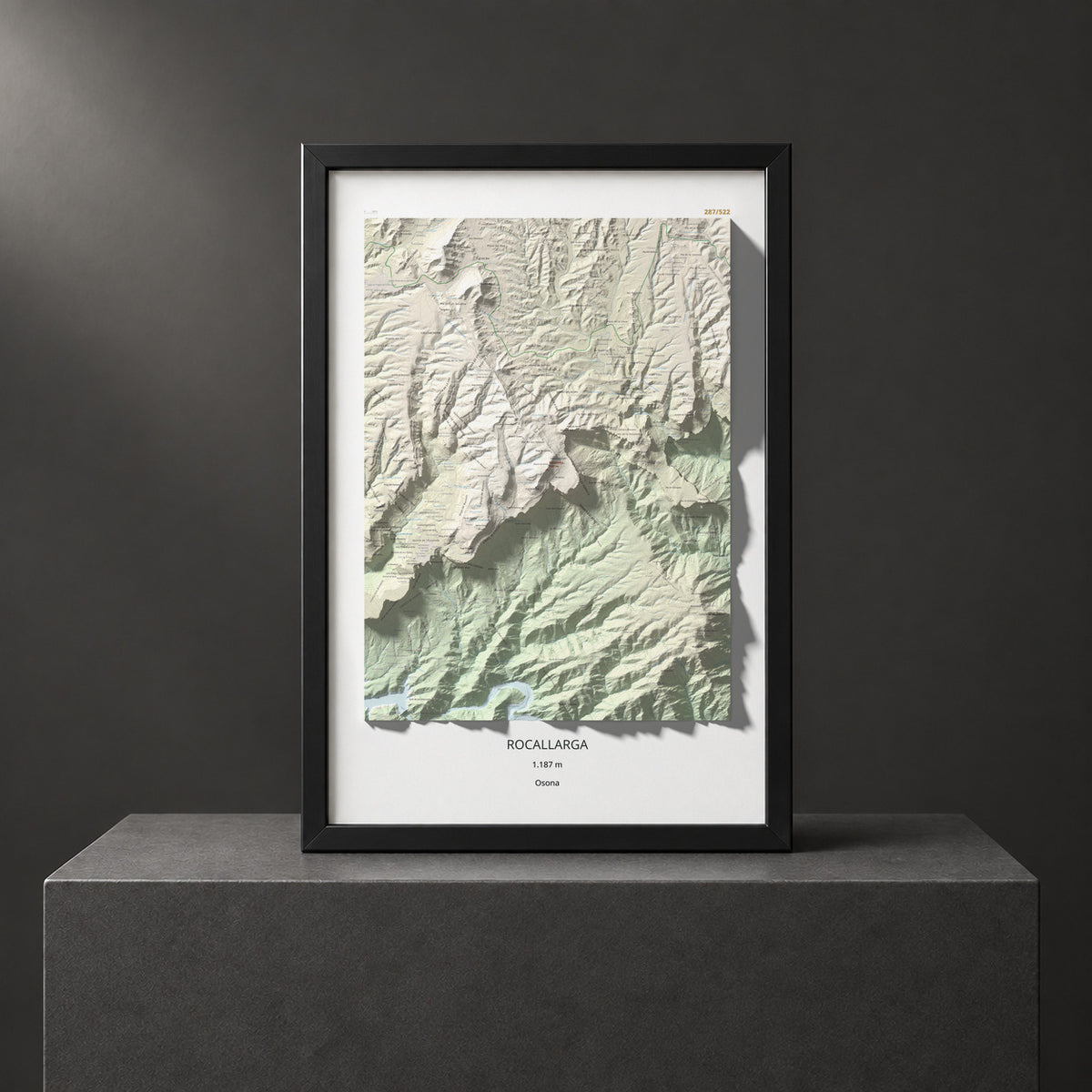 Mapa de relieve de Rocallarga, 1187 m, Osona, lámina 100 Cims de Trobart. Presentación enmarcada. 61 × 91 cm.