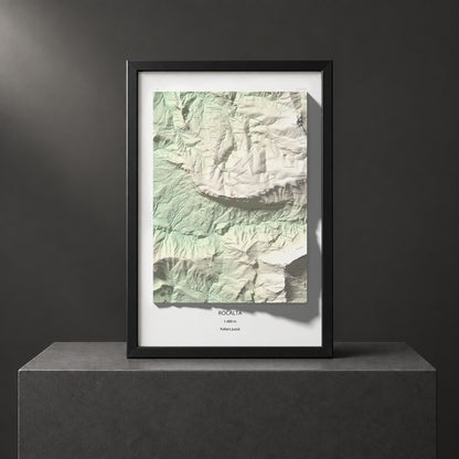 Mapa de relieve de Rocalta, 1489 m, Pallars Jussà, lámina 100 Cims de Trobart. Presentación enmarcada. 61 × 91 cm.