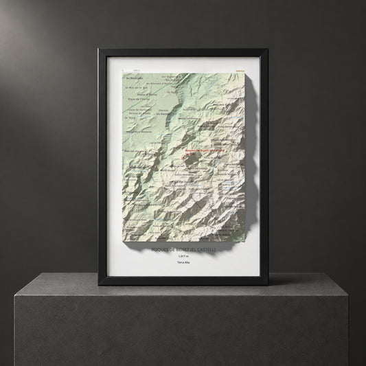 Mapa de relieve de Roques de Benet (el Castell), 1017 m, Terra Alta, lámina 100 Cims de Trobart. Presentación enmarcada. 21 × 30 cm.