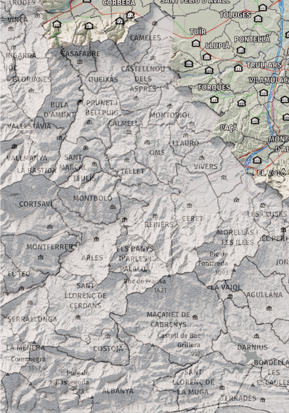 Mapa de relieve del Rosselló, con el territorio en color y el entorno en blanco. Detalle de la zona inferior izquierda. 21 × 30 cm. Estilo Cartográfico.