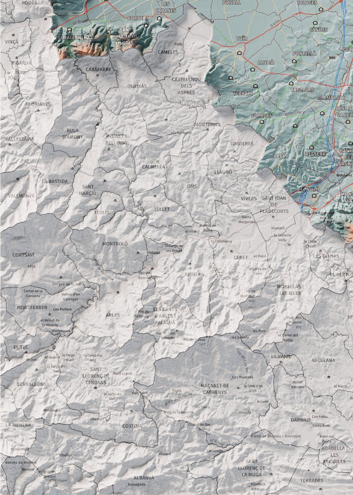 Mapa de relieve del Rosselló, con el territorio en color y el entorno en blanco. Detalle de la zona inferior izquierda. 50 × 70 cm. Estilo Azul y naranja.