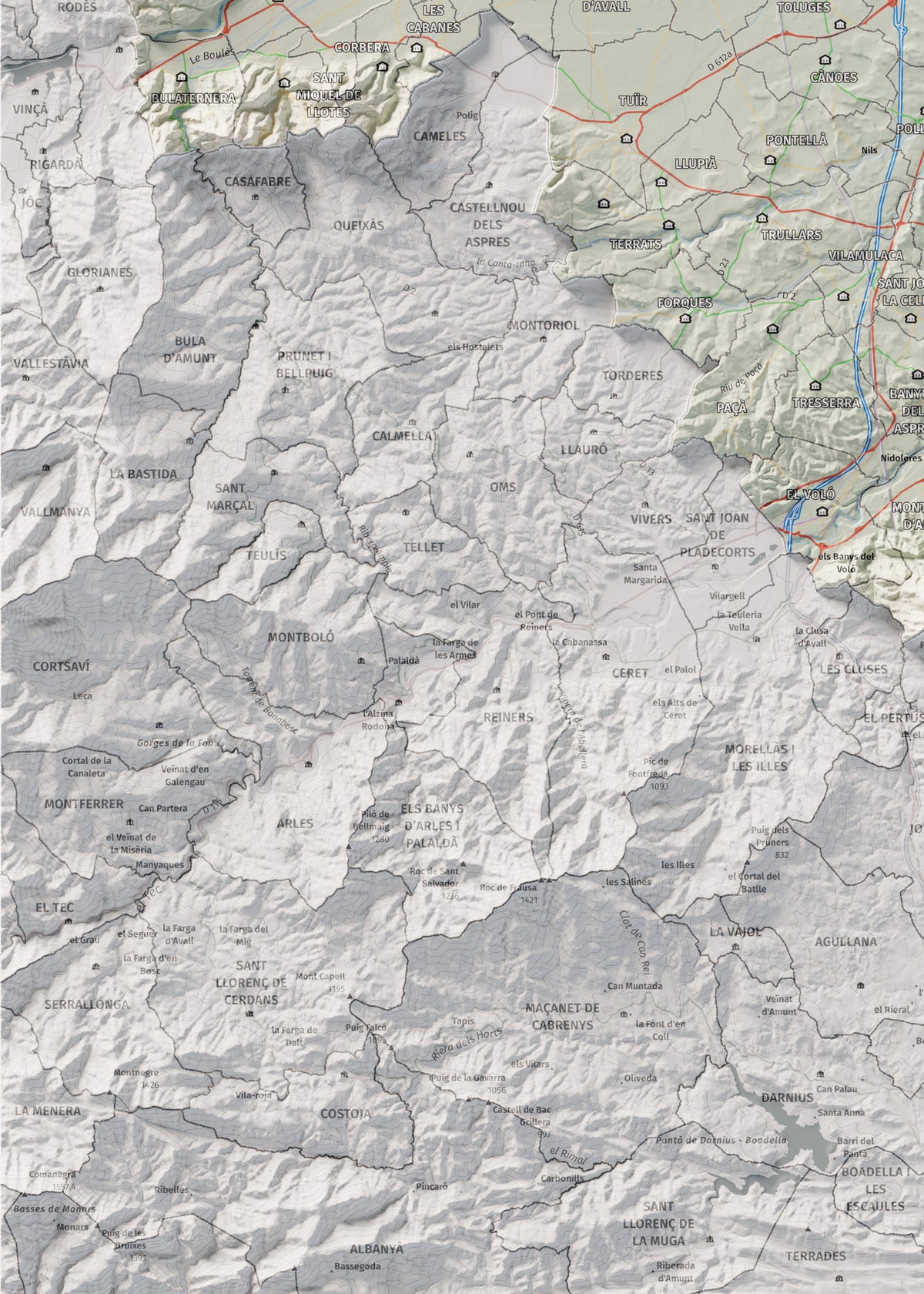 Mapa de relieve del Rosselló, con el territorio en color y el entorno en blanco. Detalle de la zona inferior izquierda. 50 × 70 cm. Estilo Cartográfico.