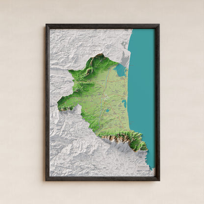 Mapa de relieve del Rosselló, con el territorio en color y el entorno en blanco. Presentación con marco. 50 × 70 cm. Estilo Clásico.