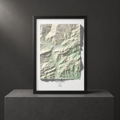 Mapa de relieve de Sant Antoni, 1361 m, Ripollès, lámina 100 Cims de Trobart. Presentación enmarcada. 61 × 91 cm.