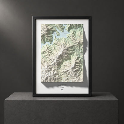 Mapa de relieve de Sant Benet, 1150 m, Selva, lámina 100 Cims de Trobart. Presentación enmarcada. 50 × 70 cm.