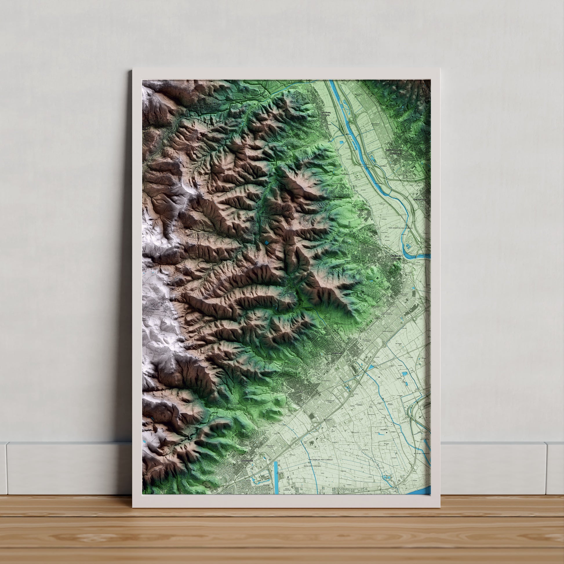 Mapa artístico del relieve de Sant Climent de Llobregat, al Baix Llobregat, con 15 km de entorno y base topográfica ICGC. Presentación enmarcada.