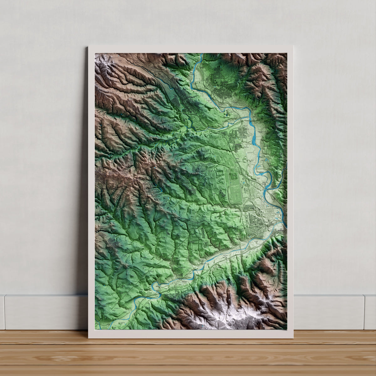 Mapa artístico del relieve de Sant Esteve Sesrovires, al Baix Llobregat, con 15 km de entorno y base topográfica ICGC. Presentación enmarcada.