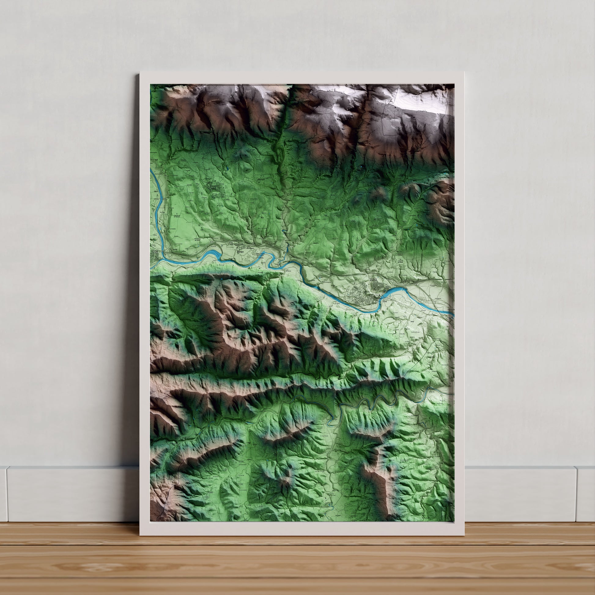 Mapa artístico del relieve de Sant Ferriol, a la Garrotxa, con 15 km de entorno y base topográfica ICGC. Presentación enmarcada.