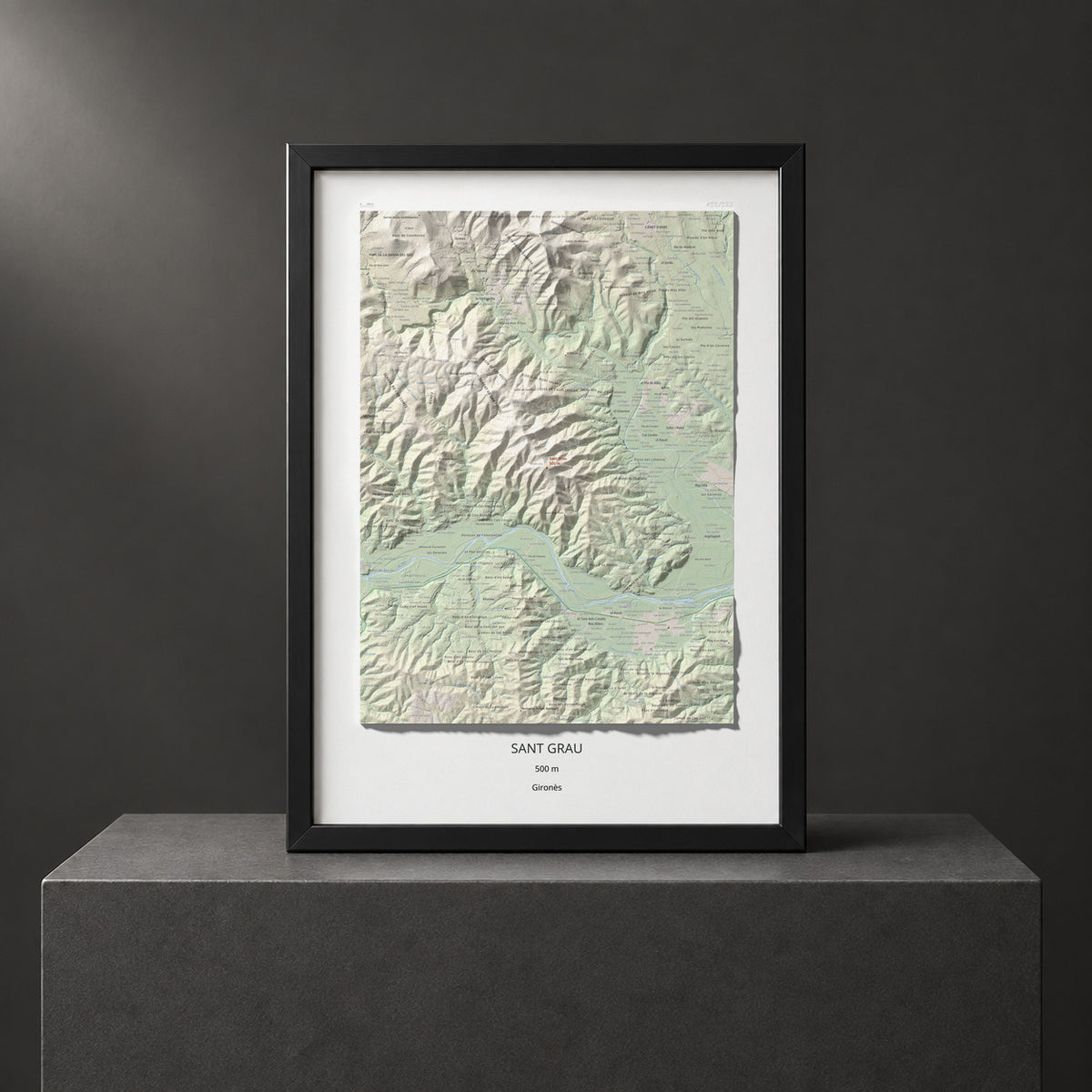 Mapa de relieve de Sant Grau, 500 m, Gironès, lámina 100 Cims de Trobart. Presentación enmarcada. 50 × 70 cm.
