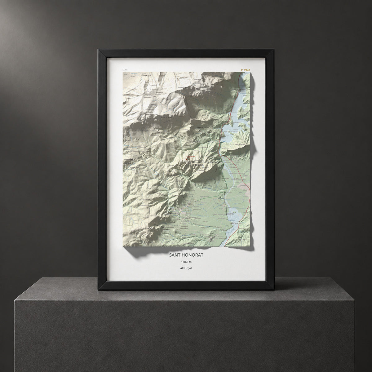 Mapa de relieve de Sant Honorat, 1068 m, Alt Urgell, lámina 100 Cims de Trobart. Presentación enmarcada. 50 × 70 cm.