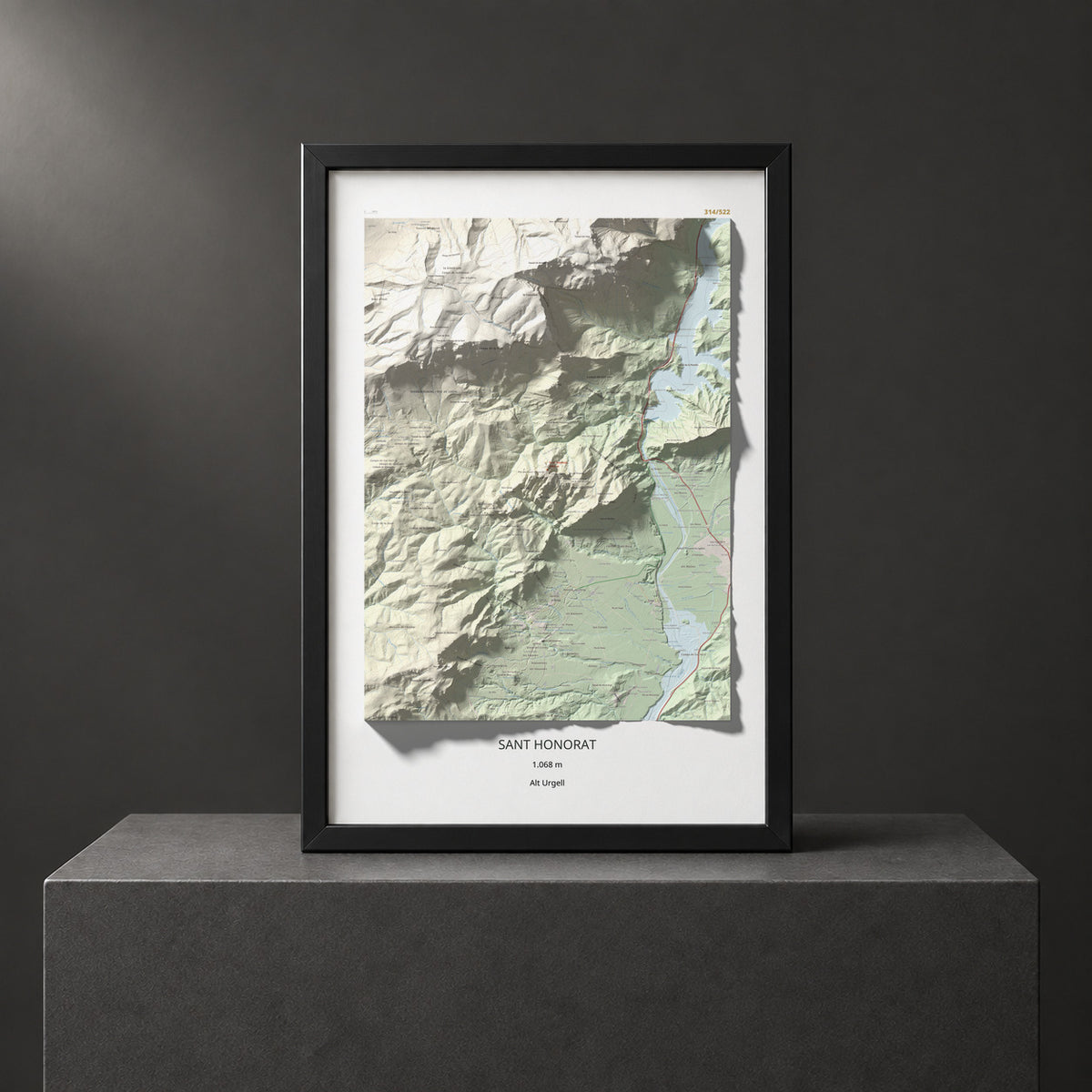 Mapa de relieve de Sant Honorat, 1068 m, Alt Urgell, lámina 100 Cims de Trobart. Presentación enmarcada. 61 × 91 cm.