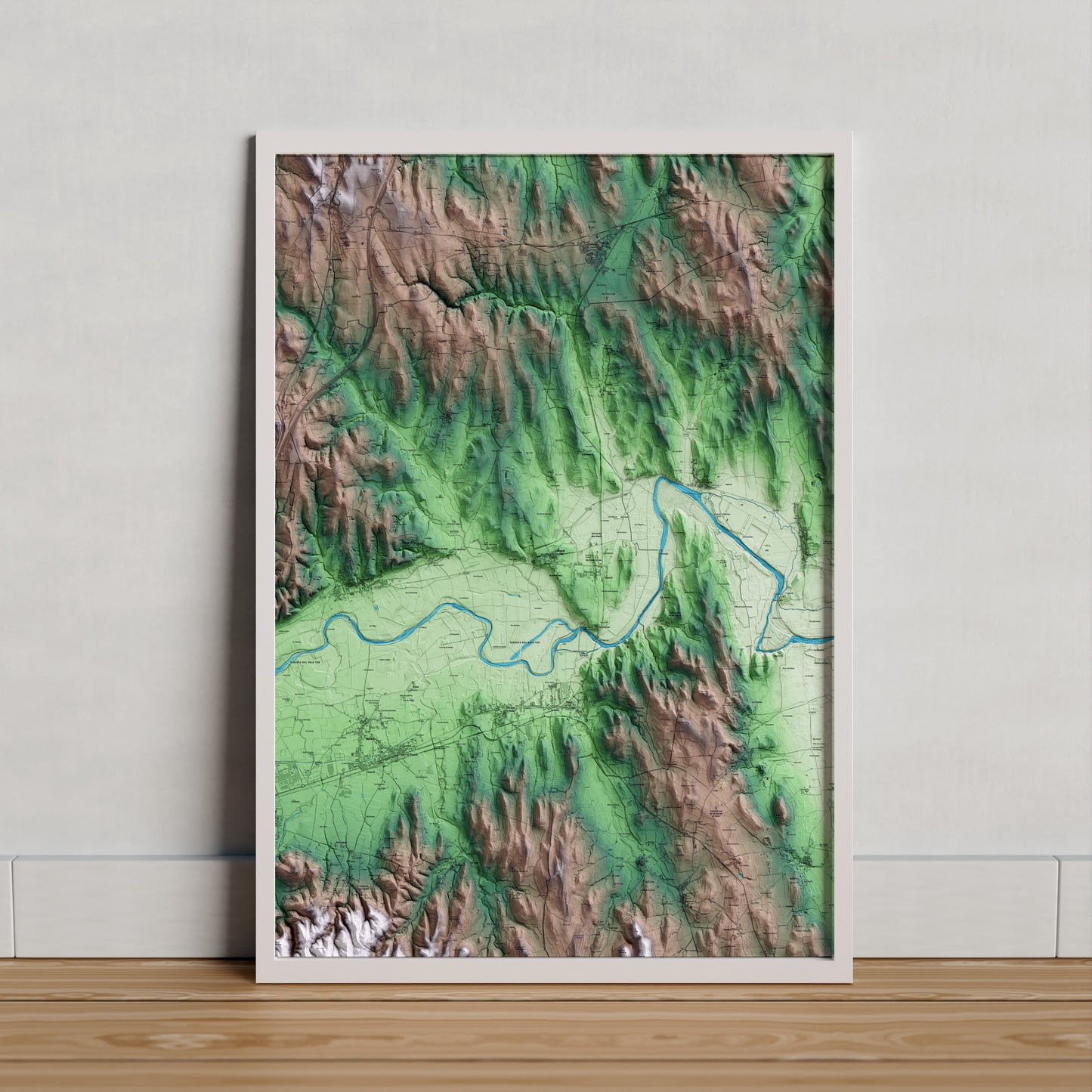 Mapa artístico del relieve de Sant Jordi Desvalls, al Gironès, con 15 km de entorno y base topográfica ICGC. Presentación enmarcada.