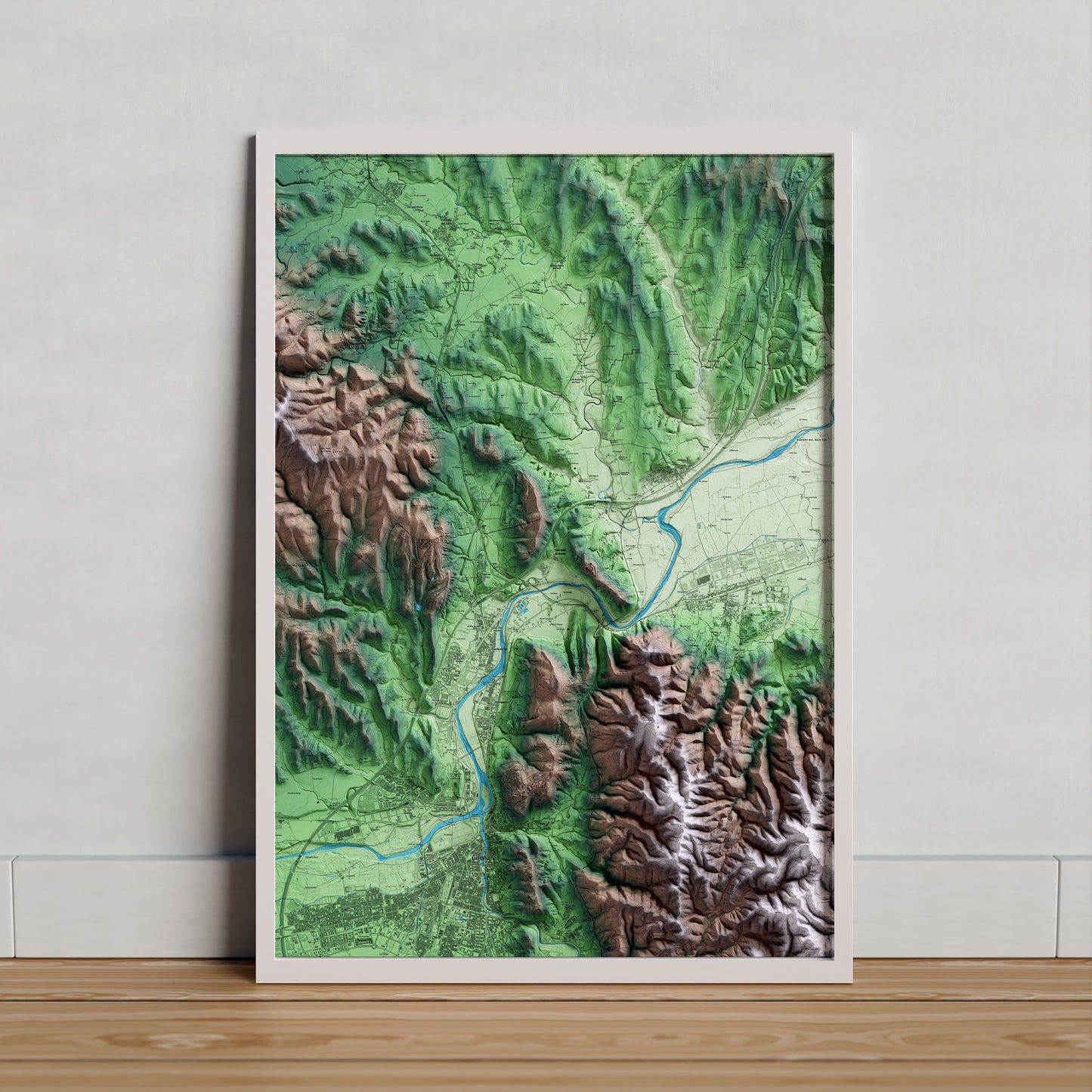 Mapa artístico del relieve de Sant Julià de Ramis, al Gironès, con 15 km de entorno y base topográfica ICGC. Presentación enmarcada.